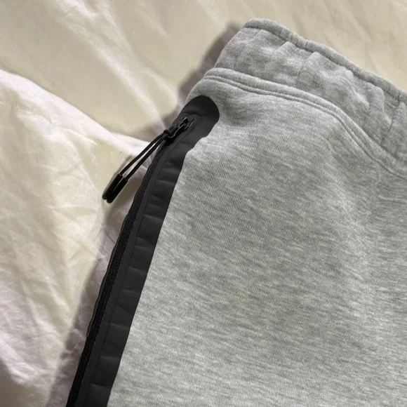 Nike Men's Athletic Gray Shorts - Picture 3 of 4